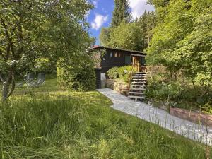 a log cabin in the middle of a garden at Haus Anna in Stadlern