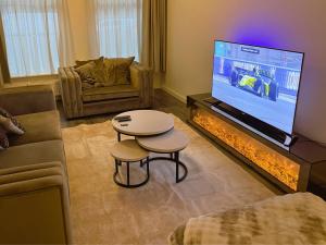 a living room with a couch and a tv at Woonhuis 170m2 Rotterdam Centrum in Rotterdam