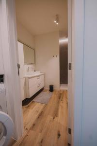 an empty bathroom with a sink and a toilet at Cozy vibes deluxe in Antwerp +20 photos