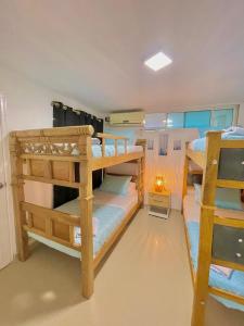 a room with two bunk beds and a lamp at IvoMar Karey 102 in Rodadero