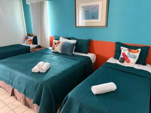 a room with two beds with towels on them at Caesar Towers Hotel by Asas Tur in Recife