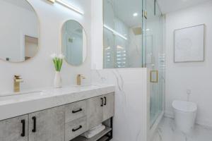 a bathroom with a sink and a shower and a toilet at Toronto Midtown Luxury Living in Toronto
