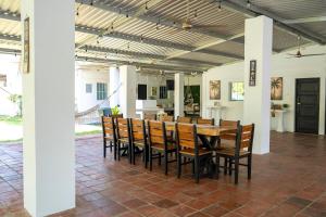 a conference room with a wooden table and chairs at Brisas del Mar, Costa Azul - Private Pool in Acajutla