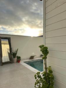 a house with a swimming pool next to a building at A Casinha de Madeira in Balneário Gaivotas +20 photos