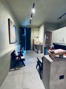 a room with a kitchen with a table and chairs at Bernardino in Valladolid