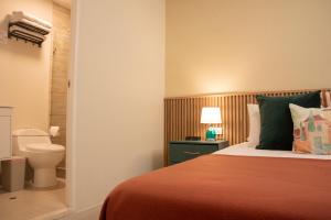 a hotel room with a bed and a toilet at Lima Atelier Boutique in Lima