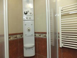 A bathroom at www Apartamento Conde de León wordpress com Parking opcional Még 23 kép