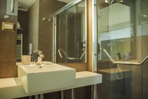 a bathroom with a white sink and a shower at Hotel Boutique 17 in Valparaíso