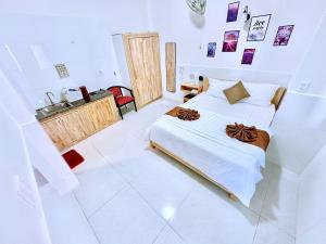 a white bedroom with a bed in a room at Villa đà lạt Trung Nghĩa 1 in Ấp Ða Lợi +40 photos