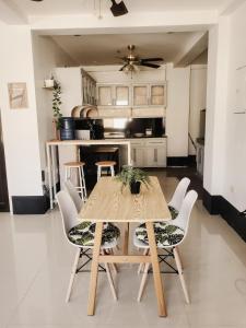 a dining room table and chairs in a kitchen at El Kim Suites in Boac