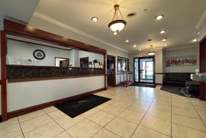 a lobby with a bar in a restaurant at Baymont by Wyndham Decatur IL North in Forsyth +52 photos