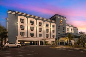 a hotel with a car parked in a parking lot at Comfort Suites West Jacksonville in Jacksonville