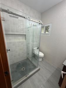 a bathroom with a glass shower with a toilet at Edificio Z7 in San Pedro Sula