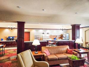 a living room with a couch and a kitchen at Country Inn & Suites by Radisson, Terrell in Terrell
