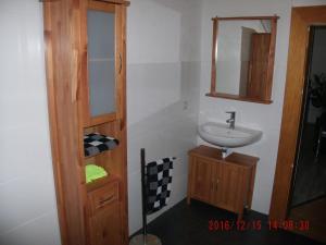 a bathroom with a sink and a mirror at Ferienwohnung In Vino Veritas in Neumagen-Dhron