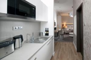 Kuchyň nebo kuchyňský kout v ubytování Mamaison Residence Sulekova Bratislava