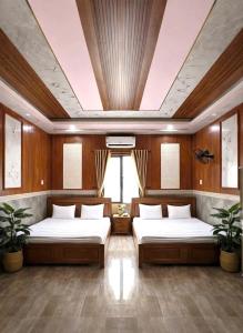two beds in a large room with a skylight at Thảo Vân 3 Hotel in Danang