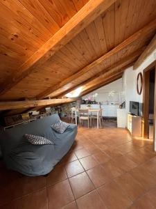 a living room with a couch and a table at A casa dei CHICCHI in Settecamini