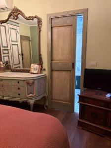 a bedroom with a dresser and a mirror and a dresser at Terra e Mare in Santa Maria Pietrafitta