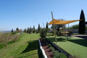 a garden with a tent and a table in a field at Terra e Mare in Santa Maria Pietrafitta