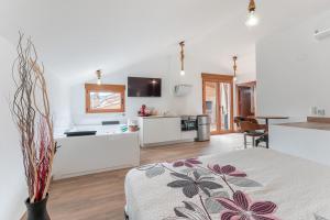 a white room with a kitchen and a living room at ATICO El TRANCO in Villel
