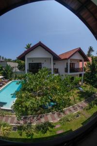 a view of a house and a swimming pool at Lum Residence in Ahangama