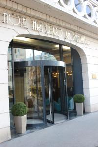 Hotel Art Deco Euralille في ليل: مبنى مدخل للمتجر