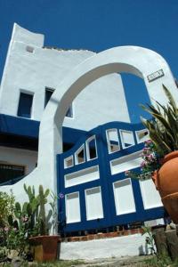 a blue and white building with an arch painted on it at Little Path Kenting in Eluan