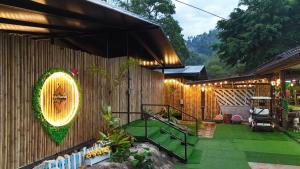 a backyard with a fence with lights on it at Le Rafting & Le Camping in Ban Hin Dan