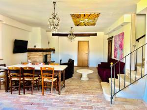 a kitchen and living room with a table and chairs at Affittacamere La Grotta Magica in Venagrande