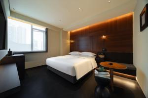 a hotel room with a bed and a table at Chengdu Yunduo 云朵Hotel in Chengdu