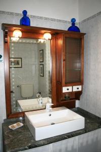 Villa Pierina tesisinde bir banyo