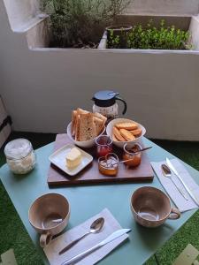 a picnic table with a tray of bread and cheese at Le refuge des deux âmes in Alby