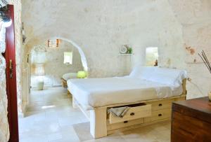 A bed or beds in a room at Trullo L'alcova