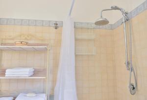 A bathroom at Trullo L'alcova