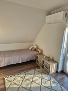 a small room with a bed and a table at Tóthék Apartman in Szigetvár