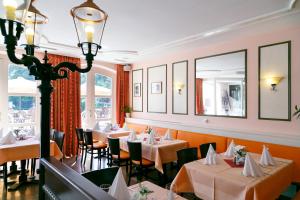 En restaurant eller et andet spisested på Hotel Goldener Fasan