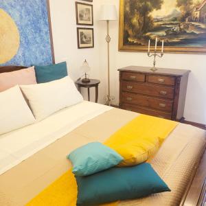a bedroom with a bed with pillows on it at Suite Ekaterina Sunsets 2 minuti dal mare in Brolo