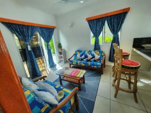 a living room with a couch and a table at Villa Admiral in Praslin