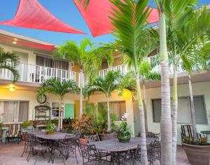 Gallery image of The Big Coconut Guesthouse - Gay Men's Resort in Fort Lauderdale