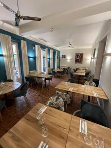 a dining room with tables and chairs and a room with tables at Le Domino Chambres d'Hôtes et Restaurant in Draguignan