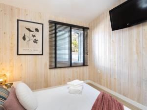a room with wood paneled walls and a television at Vivienda del mar in Arico