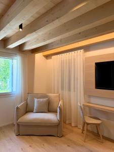 a living room with a couch and a flat screen tv at Agriturismo Rive De Guia in Valdobbiadene