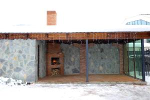 Framhlið eða inngangur Snow King Hotel