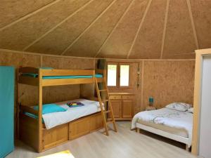 a room with two bunk beds and a bed at Gite 4 etoiles en pleine nature 8 pers. in Entrepierres +62 photos