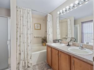 a bathroom with two sinks and a shower and a tub at Ocala Oasis 3 bedroom in Ocala +21 photos