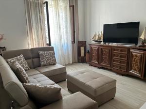 a living room with a couch and a flat screen tv at Casa della Fiera 9 in Narni +1 photo