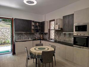 a kitchen with a table and a table and chairs at Casa della Fiera 9 in Narni