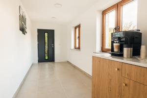 a room with a kitchen with a coffee maker on a counter at Next Lap - Rooms in Quiddelbach