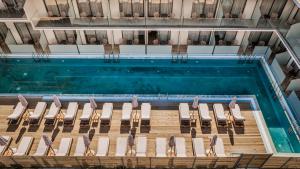 an overhead view of a swimming pool with chairs at La Mirage Hotel in Tsilivi